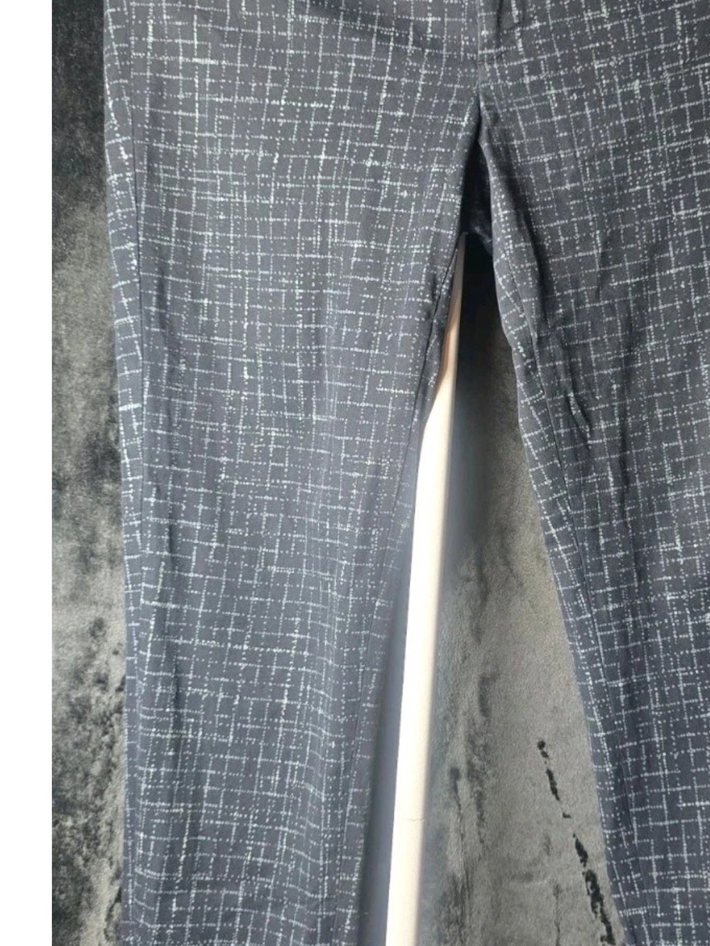 Banana Republic Black and White Sloan Fit Label